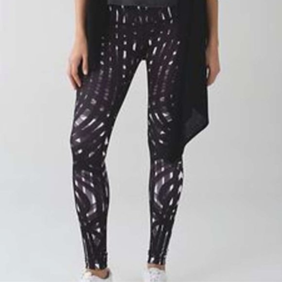 lululemon athletica Pants - LULULEMON Wunder Under Leggings black and white